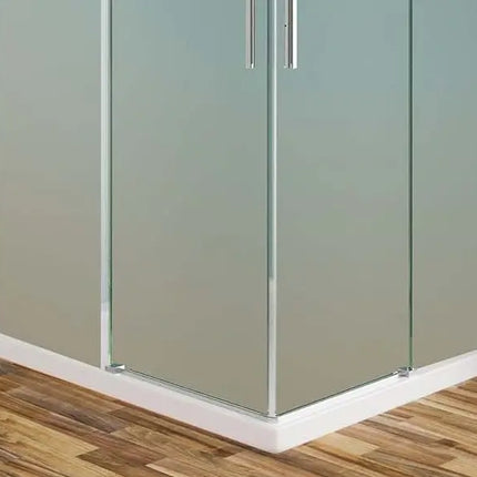 Dettaglio angolo inferiore con binario a terra e profilo a pavimento acciaio inox, box doccia satinato 8mm