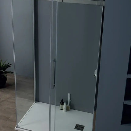 Box doccia H200 soft-close 8mm anticalcare vista angolare, anta scorrevole cristallo trasparente, profili cromati, bagno moderno