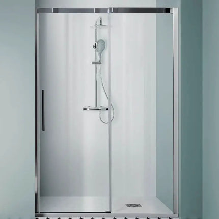 Porta doccia scorrevole nicchia Colacril, cristallo 8mm anticalcare H200cm, profili cromati, vista frontale su sfondo azzurro